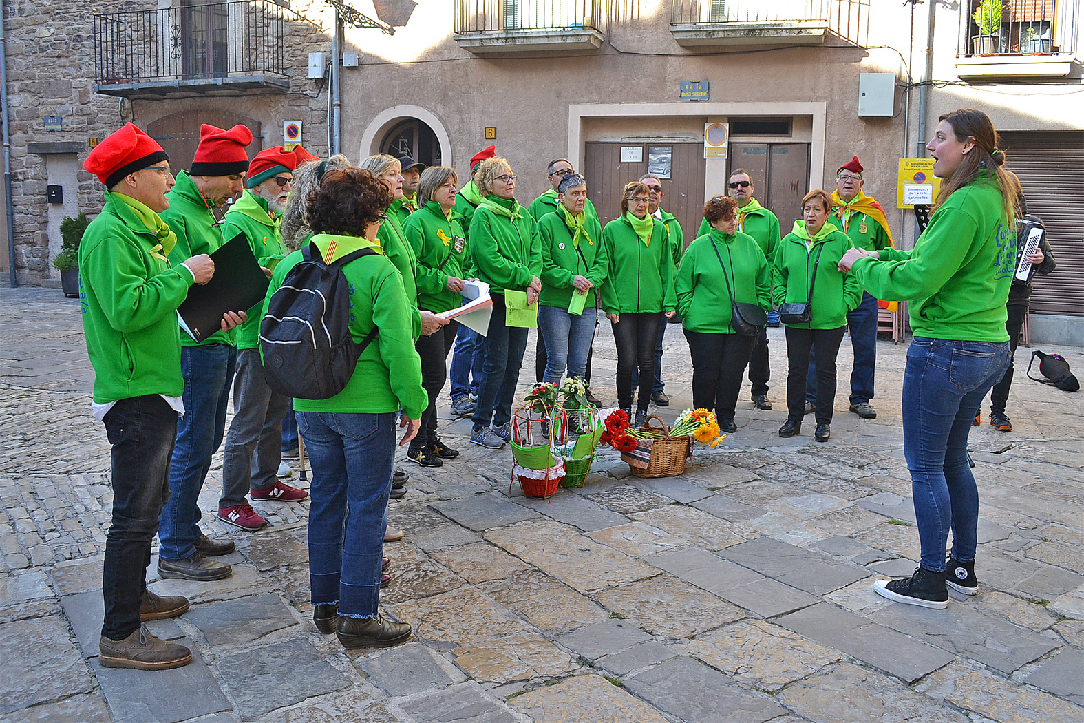 ActuaciÃ³ de la colla de la Llanterna a la plaÃ§a Major del Poble Vell - Abril de 2018.