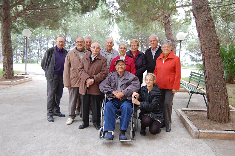 Curs 2009-10. Foto de grup dels membres del Consell Municipal de la Gent Gran, amb la tÃ¨cnica de l'Ã rea de Benestar Social.