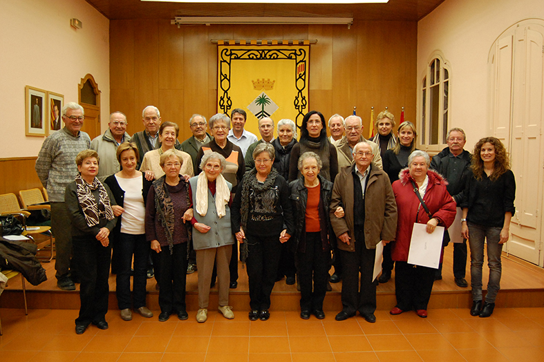 Curs 2011-12. Foto de grup dels membres del Consell Municipal de la Gent Gran, amb l'alcalde Josep Maria Canudas, membres de la corporaciÃ³ municipal i la tÃ¨cnica de l'Ã rea de Benestar Social.