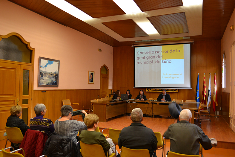 Curs 2015-16. Acte de renovaciÃ³ parcial del Consell Municipal de la Gent Gran, amb l'alcalde Josep Maria Canudas i la regidora de Benestar Social, Carme Besa.