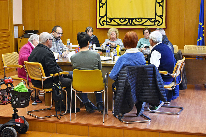 Curs 2018-19. ReuniÃ³ de la Xarxa Global de Ciutats Amigues de les Persones Grans per recollir propostes de millora a l'espai urbÃ , amb la participaciÃ³ del Consell Municipal de la Gent Gran.