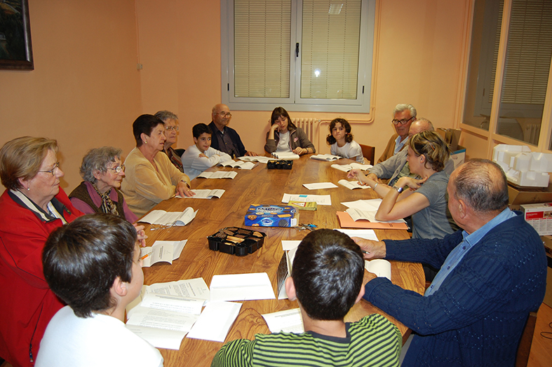 Curs 2007-08. ReuniÃ³ conjunta del Consell Municipal dels Infants i del Consell Municipal de la Gent Gran.