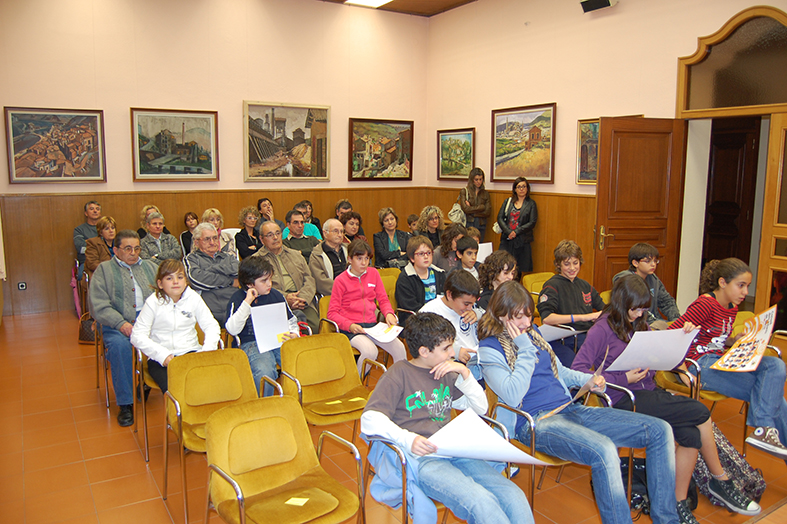 Curs 2008-09. Assistents a l'acte de renovaciÃ³ parcial del Consell Municipal dels Infants.