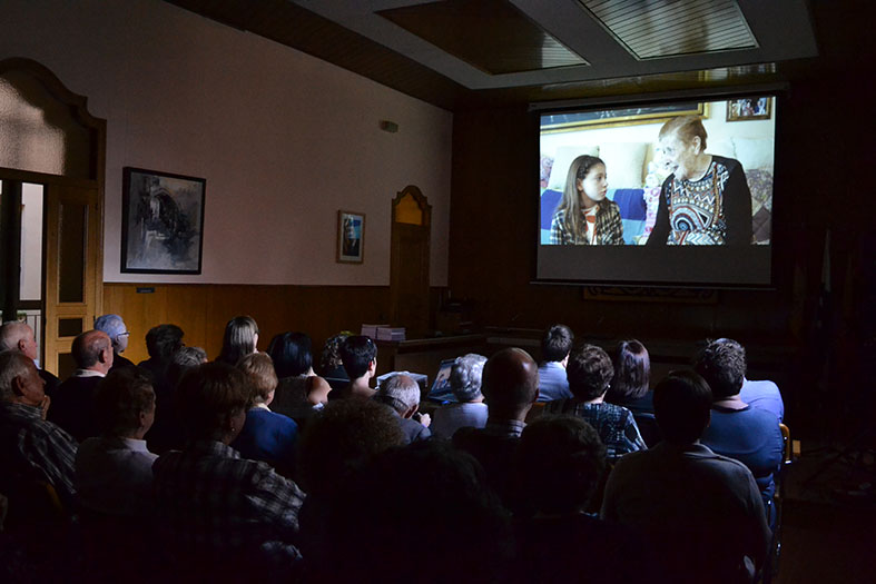 Curs 2014-15 - ProjecciÃ³ del documental 'SÃºria, com Ã©reu?', realitzat conjuntament pel Consell Municipal dels Infants i el Consell Municipal de la Gent Gran.