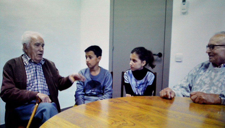 Curs 2014-15 - Imatge del documental 'SÃºria, com Ã©reu?', realitzat conjuntament pel Consell Municipal dels Infants i el Consell Municipal de la Gent Gran.