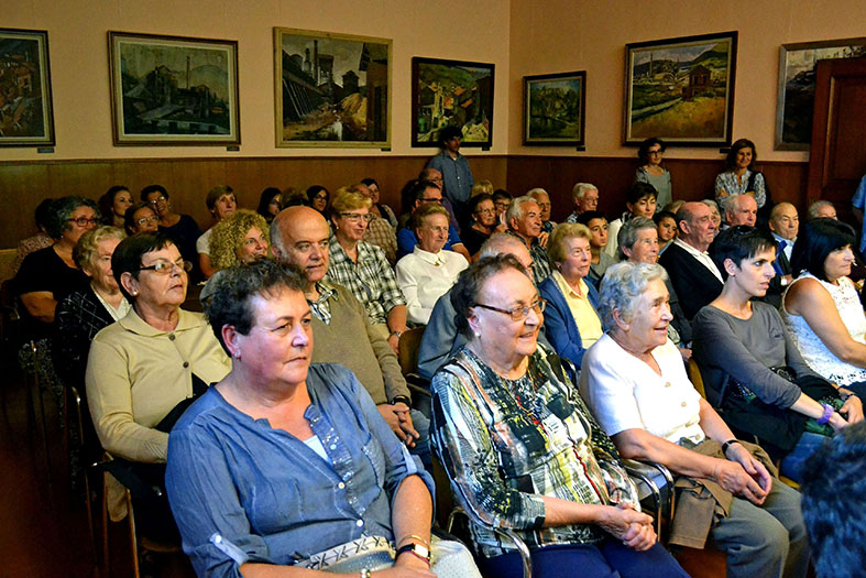 Curs 2014-15 - Assistents a la projecciÃ³ del documental 'SÃºria, com Ã©reu?', realitzat conjuntament pel Consell Municipal dels Infants i el Consell Municipal de la Gent Gran.