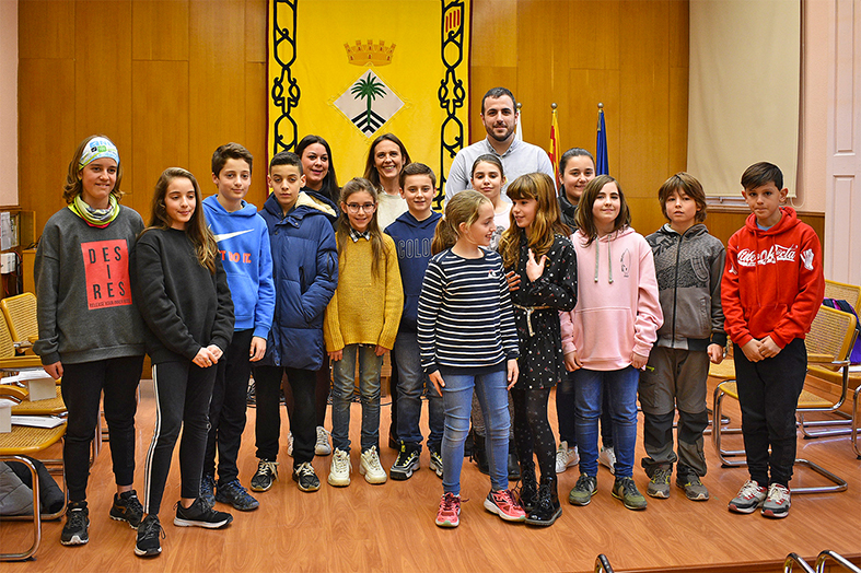 Curs 2019-20 - Foto de grup dels membres del Consell Municipal dels Infants, amb l'alcalde Albert CoberÃ³, la regidora de Benestar Social, Olga Tena, i la tÃ¨cnica de l'Ã rea de Benestar Social.