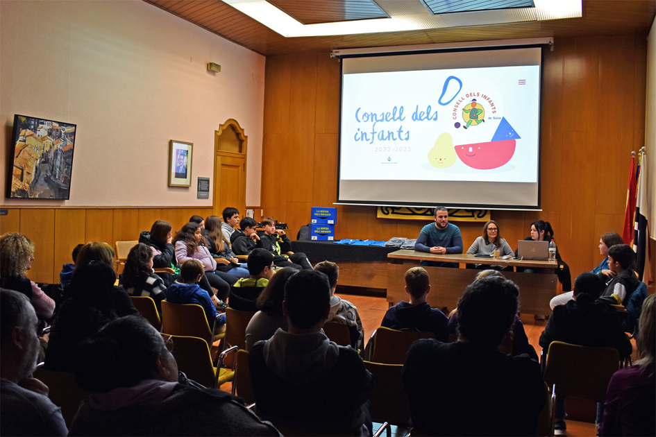 Curs 2022-23 - Imatge de lâ€™acte de renovaciÃ³ parcial del Consell Municipal dels Infants, celebrat al salÃ³ de sessions de la Casa de la Vila.