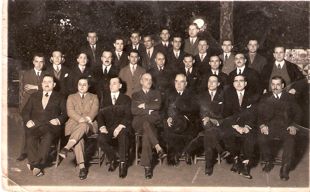 Any 1928 - ReuniÃ³ de directius de la fÃ brica tÃ¨xtil Cal Jover (font: llibre 'FÃ briques de riuâ€™ dâ€™Albert FÃ brega, Ramon Fons i Ester Llobet).