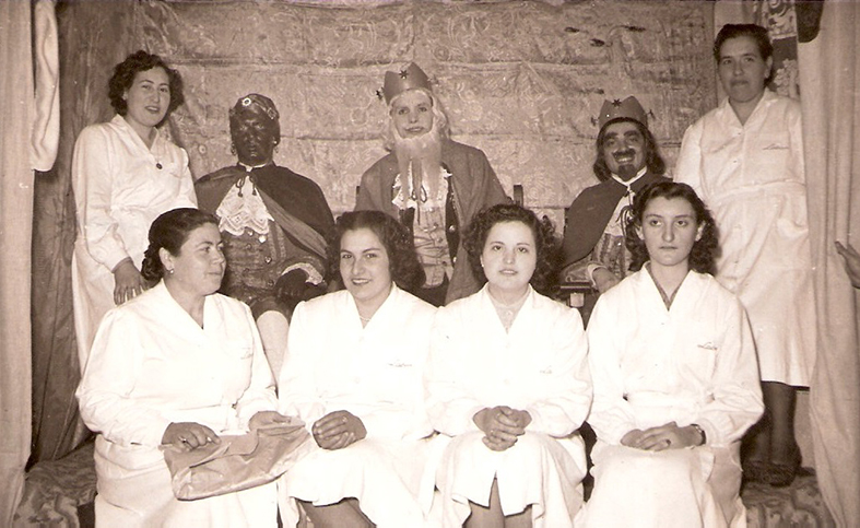 Any 1954 - Visita dels Reis d'Orient a la fÃ brica tÃ¨xtil Cal Jover (font: llibre 'FÃ briques de riuâ€™ dâ€™Albert FÃ brega, Ramon Fons i Ester Llobet).