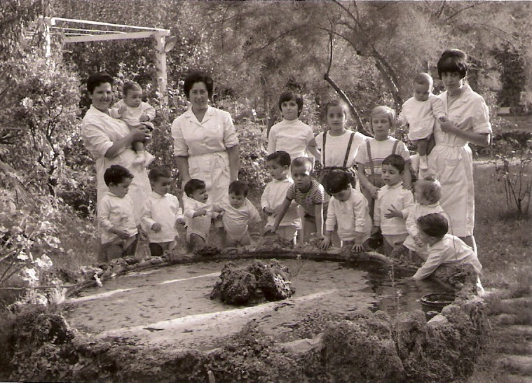 Any 1967 - Guarderia de la fÃ brica tÃ¨xtil Cal Jover (font: llibre 'FÃ briques de riuâ€™ dâ€™Albert FÃ brega, Ramon Fons i Ester Llobet).
