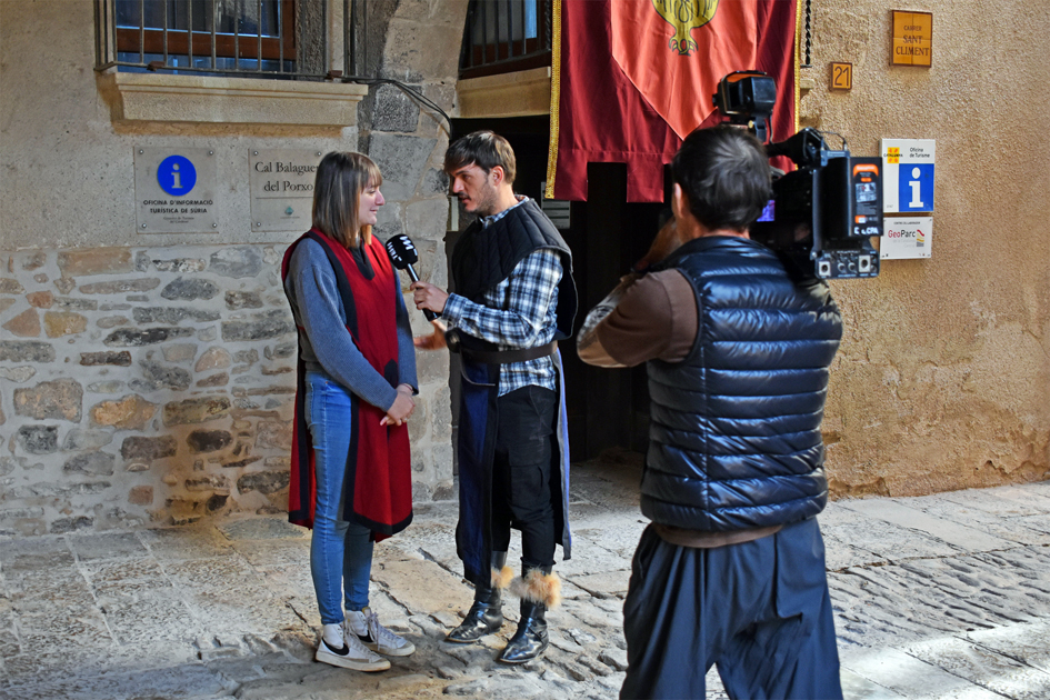 Entrevista a la regidora de Turisme, Montserrat Albacete, per al programa 'Tot es mou' de TV3, en un reportatge sobre les previsions de la 19a Fira Medieval d'Oficis de SÃºria.