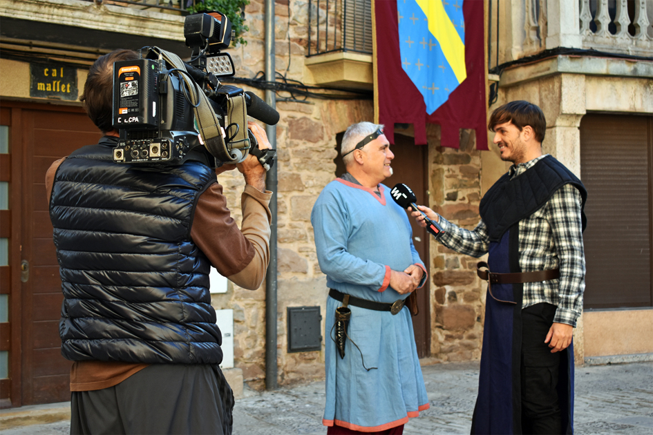 Entrevista al director de la 19a Fira Medieval d'Oficis de SÃºria, Ramon ParÃ©s, per al programa 'Tot es mou' de TV3, en un reportatge sobre les previsions del certamen.