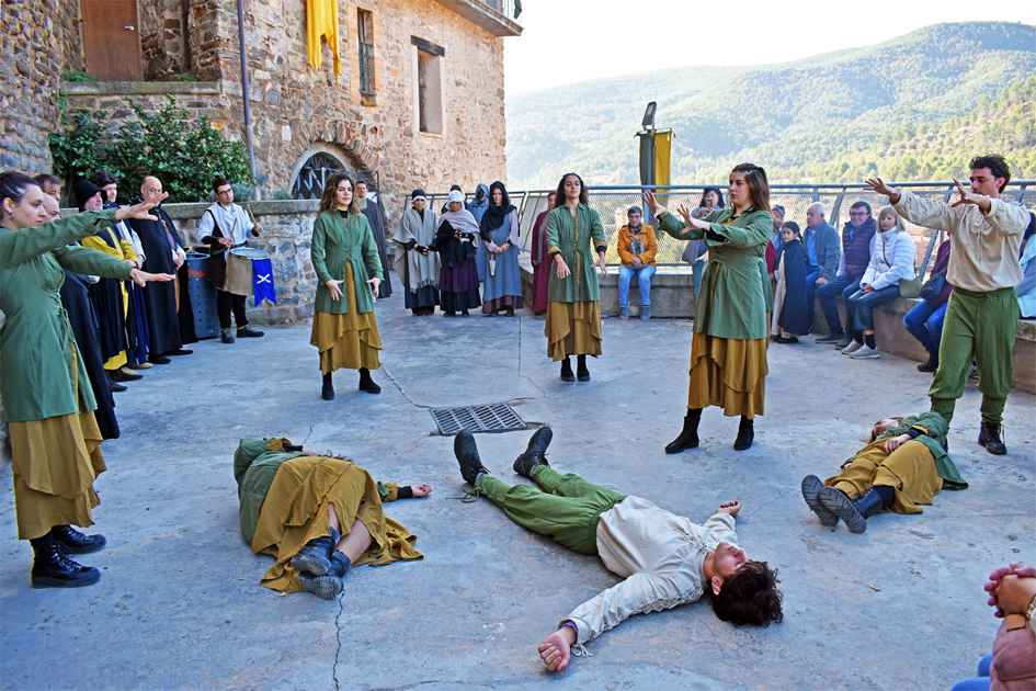 SÃ bat del carrer de les Bruixes al portal de Cardona, a cÃ rrec de Jueus de lâ€™Aixada, durant la 19a Fira Medieval dâ€™Oficis de SÃºria.
