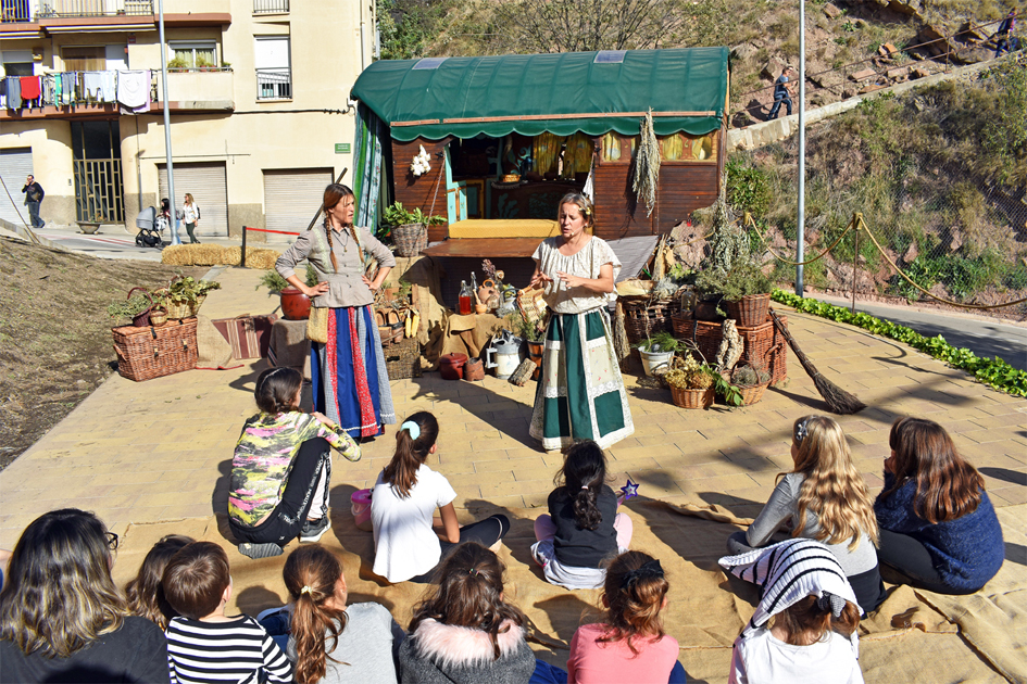 Espectacle sobre les trementinaires a lâ€™espai dels GalÃ pets, a cÃ rrec de la Companyia Carro de Somnis, durant la 19a Fira Medieval dâ€™Oficis de SÃºria.
