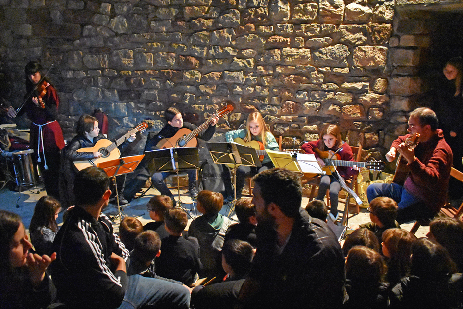 Concert de lâ€™Escola Municipal de MÃºsica a la Bateria del Poble Vell, durant la 19a Fira Medieval dâ€™Oficis de SÃºria.