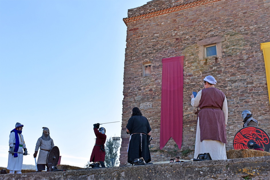 DemostraciÃ³ de lluites medievals a lâ€™Era del Castell, a cÃ rrec de lâ€™associaciÃ³ Arx Corpus Dei Cordis, durant la 19a Fira Medieval dâ€™Oficis de SÃºria.