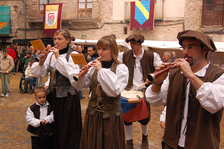 ActuaciÃ³ dels Grallers del Poble Vell durant la 7a Fira Medieval d'Oficis - Novembre de 2008.