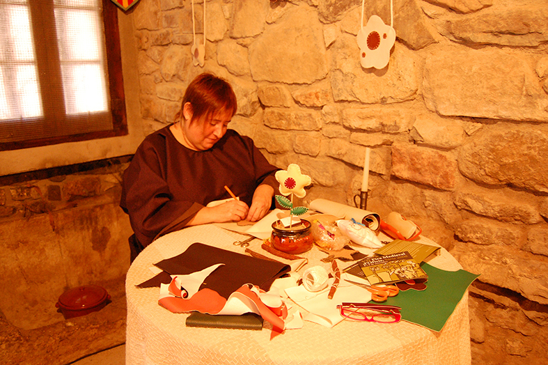 Artesana de la 7a Fira Medieval d'Oficis - Novembre de 2008.