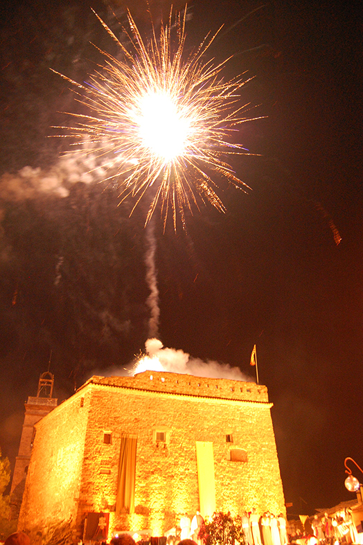Focs d'artifici en la cloenda de la 7a Fira Medieval d'Oficis - Novembre de 2008.