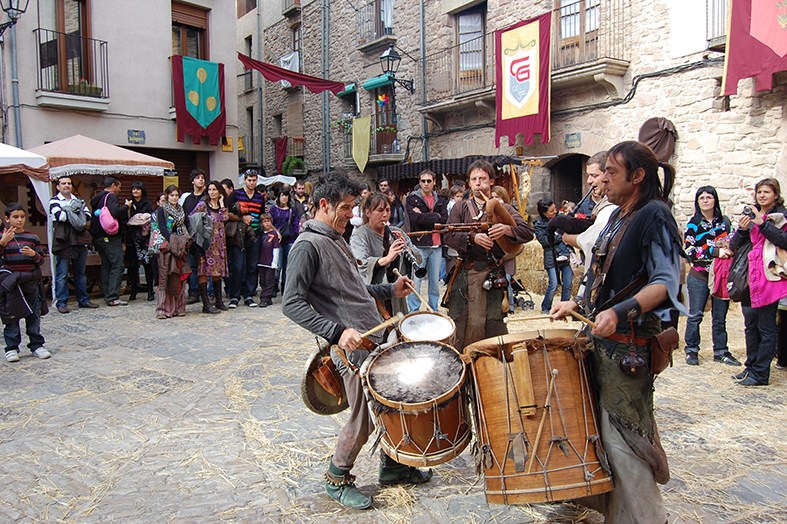 ActuaciÃ³ dels Berros de la Cort durant la 8a Fira Medieval d'Oficis - Novembre de 2009.