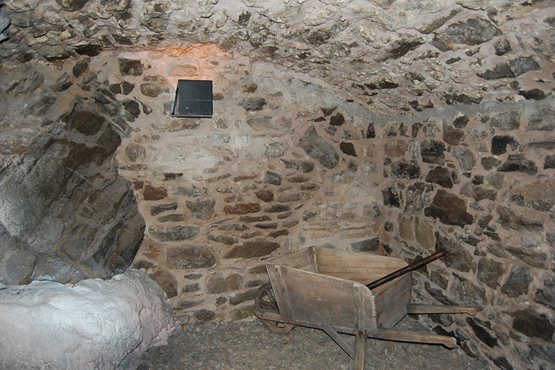 Interior de la mina de sal de la 8a Fira Medieval d'Oficis - Novembre de 2009.