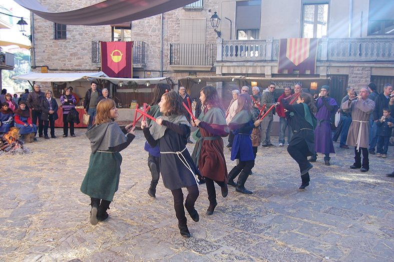 ActuaciÃ³ dels Bastoners durant la 8a Fira Medieval - Novembre de 2009.