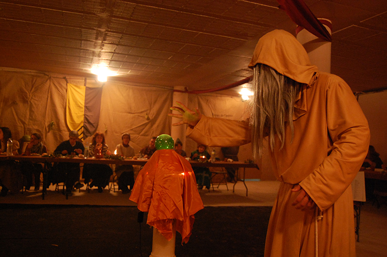 ActuaciÃ³ del sopar medieval de la 9a Fira Medeival de SÃºria - Novembre de 2010.
