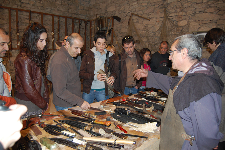 Interior de la Ferreria del Poble Vell, durant la 9a Fira Medieval d'Oficis - Novembre de 2010.