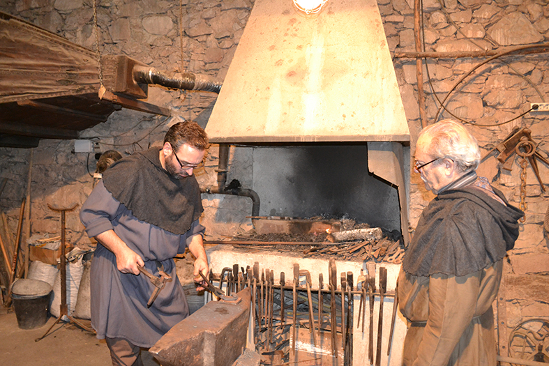 Interior de la Ferreria del Poble Vell durant l'11 Fira Medieval d'Oficis - Novembre de 2012.