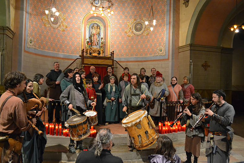 ActuaciÃ³ de la Coral SÃ²rissons i dels Berros de la Cort durant l'11a Fira Medieval d'Oficis - Novembre de 2012.