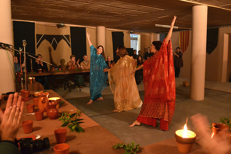 ActuaciÃ³ del sopar medieval de l'11a Fira Medieval d'Oficis - Novembre de 2012.