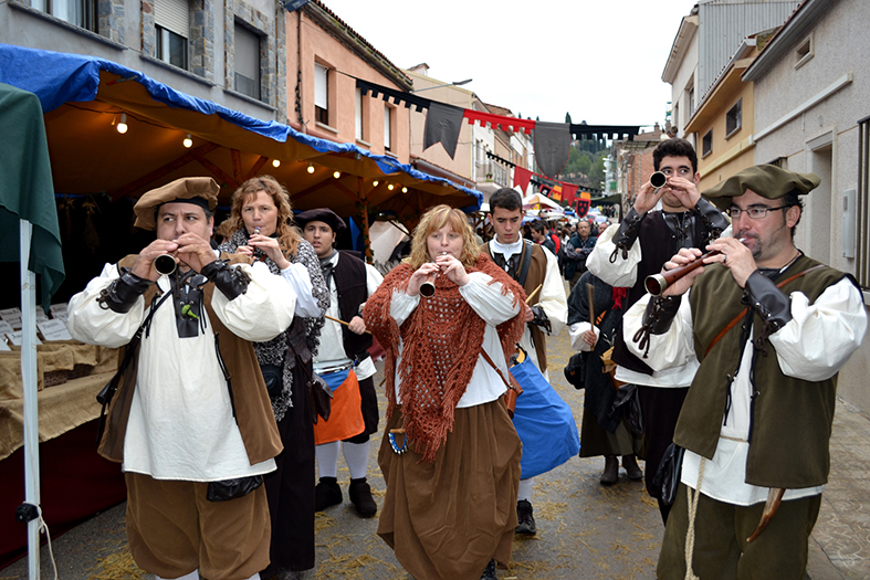 ActuaciÃ³ dels Grallers del Poble Vell durant l'11a Fira Medieval d'Oficis - Novembre de 2012.