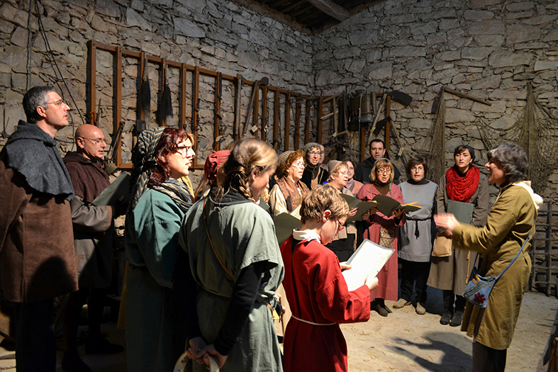 ActuaciÃ³ de la Coral SÃ²rissons durant l'11a Fira Medieval d'Oficis - Novembre de 2012.