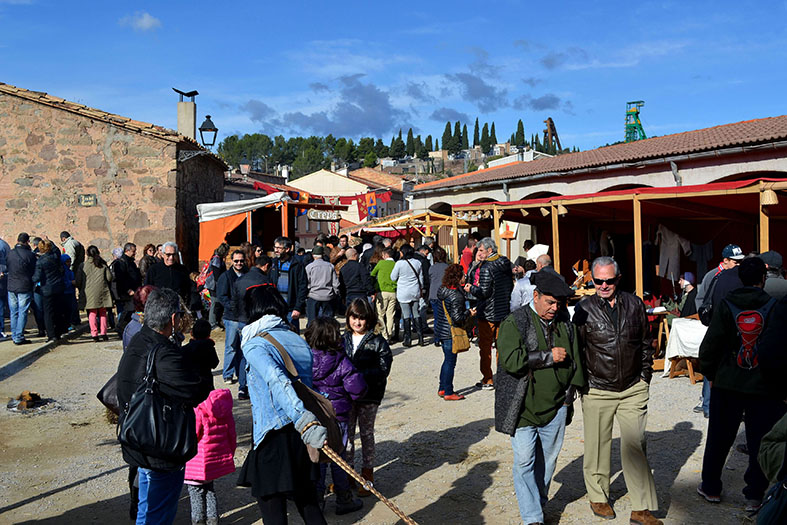 Imatge parcial de lâ€™Era del Castell del Poble Vell de SÃºria durant la 13a Fira Medieval dâ€™Oficis - Novembre de 2014.