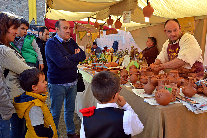 ArtesÃ  participant en la 14a Fira Medieval d'Oficis de SÃºria - Novembre de 2015.