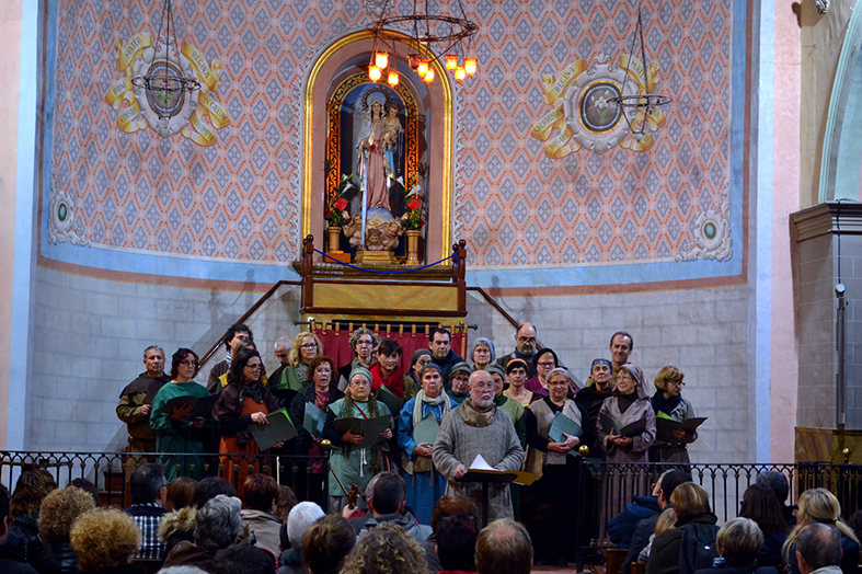Concert de la Coral SÃ²rissons a l'esglÃ©sia del Roser, dins de la 14a Fira Medieval d'Oficis de SÃºria - Novembre de 2015.