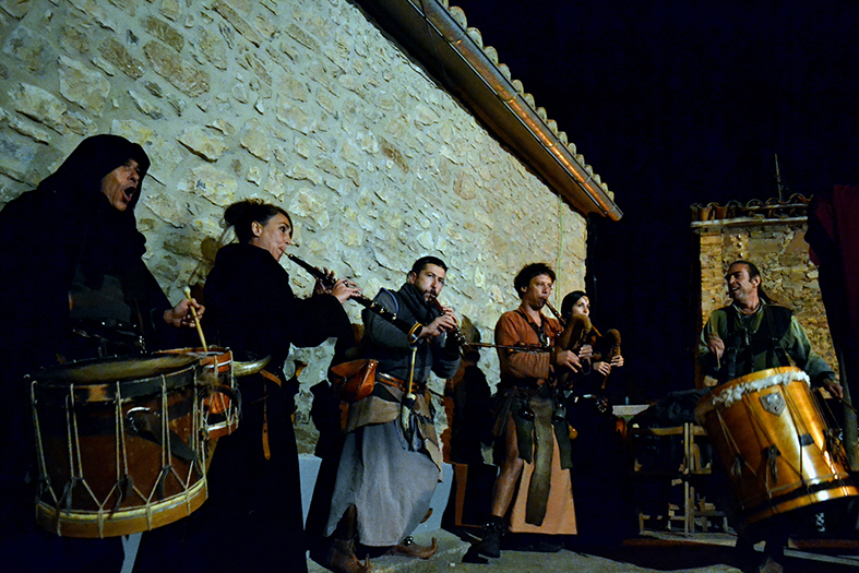 ActuaciÃ³ dels Berros de la Cort a la Taverna dels GalÃ pets, dins de la 14a Fira Medieval d'Oficis de SÃºria - Novembre de 2015.