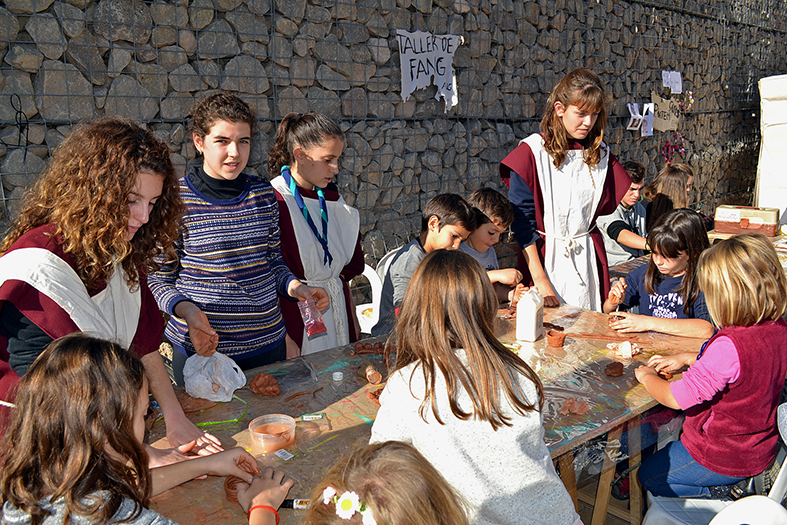 Taller de la Carpa Jove de la 15a Fira Medieval d'Oficis, a l'espai firal dels GalÃ pets - Novembre de 2016.