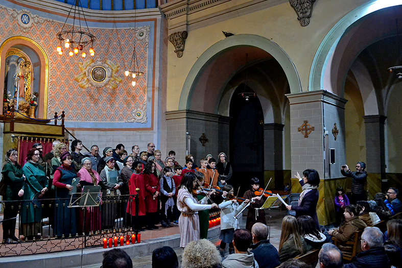 ActuaciÃ³ d'un grup instrumental de l'Escola Municipal de MÃºsica a l'esglÃ©sia del Roser, dins de la 15a Fira Medieval d'Oficis de SÃºria - Novembre de 2016.