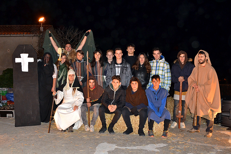 Foto de grup dels monitors de la gimcana nocturna jove de la 15a Fira Medieval d'Oficis de SÃºria - Novembre de 2016.