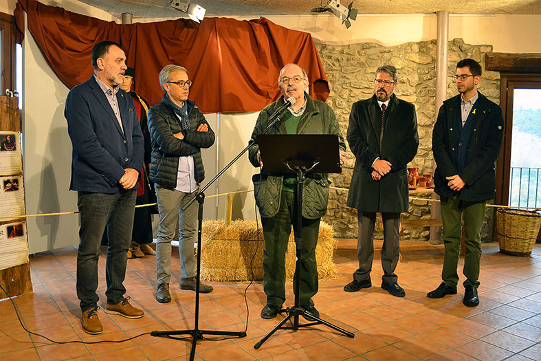 Acte inaugural de la 16a Fira Medieval d'Oficis al Poble Vell de SÃºria, amb els alcaldes Eloi HernÃ ndez, Josep Maria Canudas, Joan Badia, Gil Ariso i el regidor Miquel Caelles (de dreta a esquerra) - Novembre de 2017.