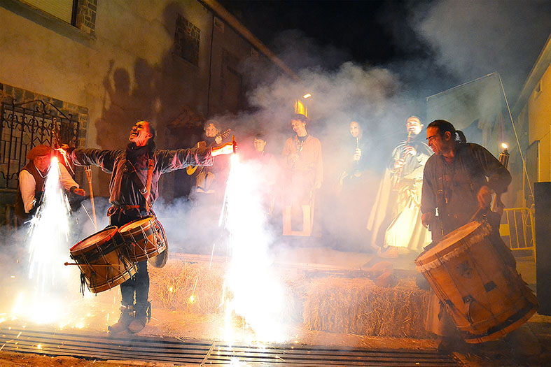 ActuaciÃ³ dels Berros de la Cort a la Taverna de l'Hostal, dins de la 16a Fira Medieval d'Oficis al Poble Vell de SÃºria - Novembre de 2017.