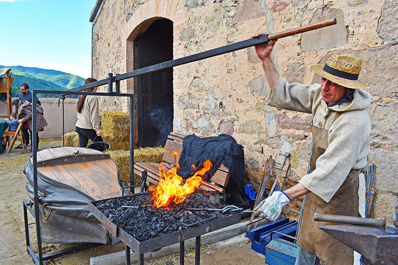 ArtesÃ  a lâ€™Era del Castell durant la 17a Fira Medieval dâ€™Oficis de SÃºria - Novembre de 2018.