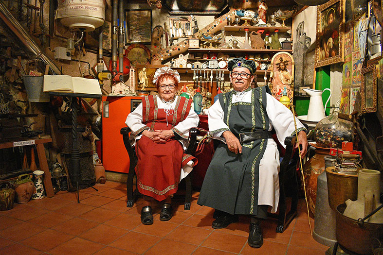 Antiquaris de Cal Catarineta durant la 17a Fira Medieval dâ€™Oficis de SÃºria - Novembre de 2018.