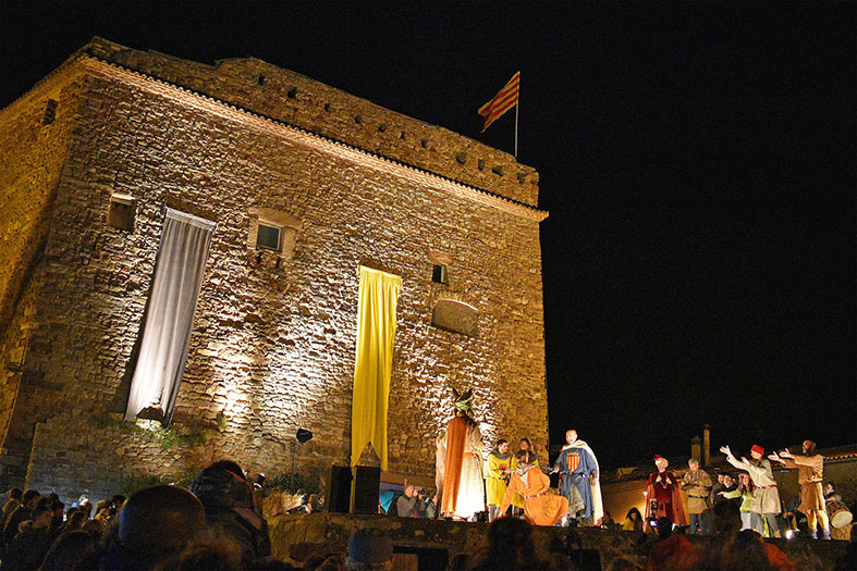 RepresentaciÃ³ de 'Salats!â€™ a lâ€™Era del Castell, a cÃ rrec del Foment Cultural, durant la 17a Fira Medieval dâ€™Oficis de SÃºria - Novembre de 2018.