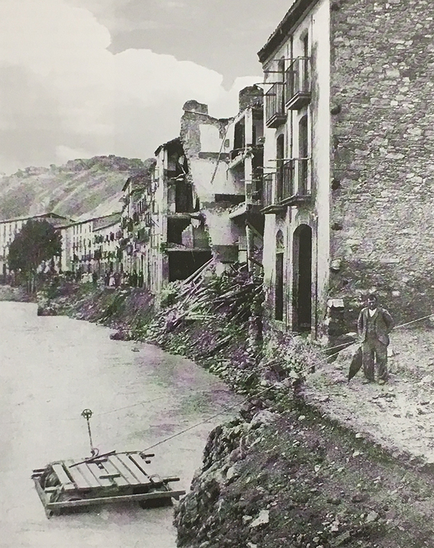 Any 1907 - Imatge de la histÃ²rica riuada del mes d'octubre (font: llibre 'SÃºria ahir i avui' de Josep Massana i Portella).