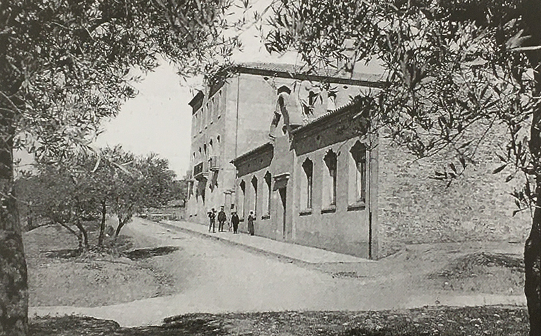 DÃ¨cada de 1910 - Casa de la Vila i edifici de les escoles pÃºbliques (font: llibre 'SÃºria ahir i avui' de Josep Massana i Portella).