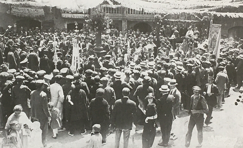 Any 1926 - InauguraciÃ³ de la font i arribada de l'aigua potable, a la plaÃ§a Major del Poble Vell (font: llibre 'SÃºria ahir i avui' de Josep Massana i Portella).