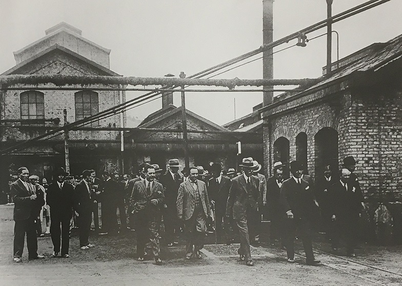 Any 1932 - Visita del President de la Generalitat, Francesc MaciÃ , a la mina de potassa (font: llibre 'SÃºria, histÃ²ria en imatges. 1894-1975' de Josep Reguant i Agut).